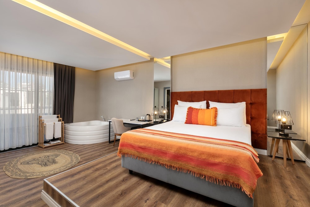Junior Suite, Jetted Tub
