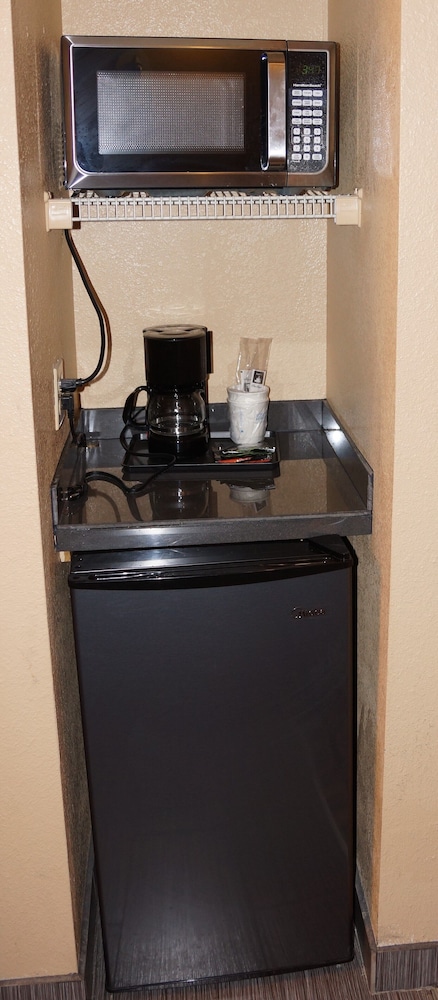 Super 8 by Wyndham Farmers Branch/North Dallas 17/28