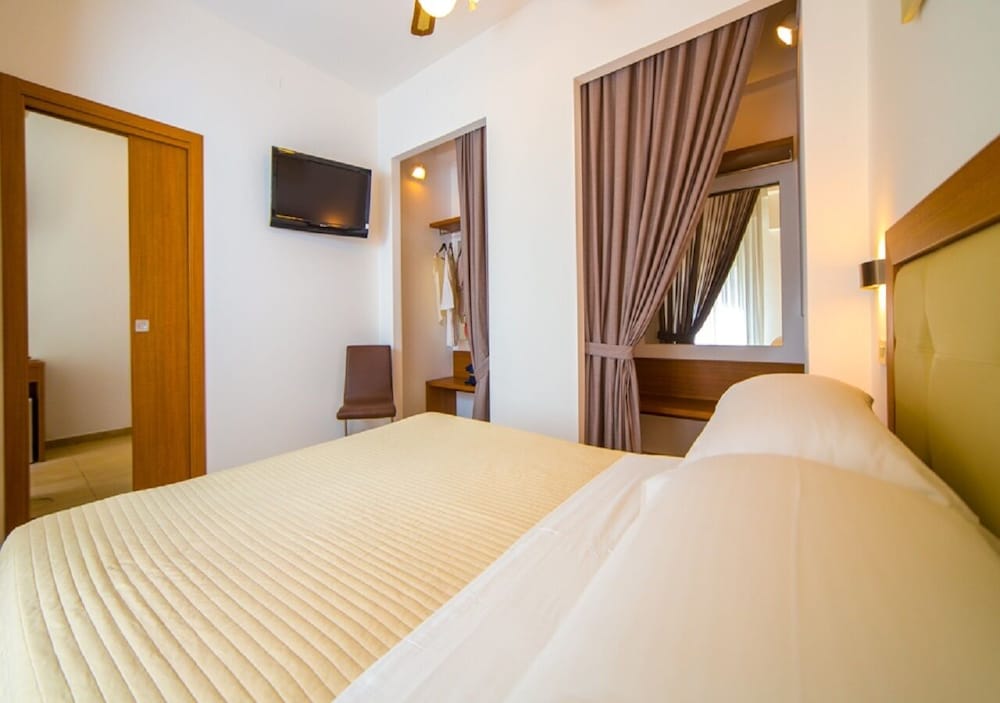 Mediterraneo Hotel and Suites 9/50