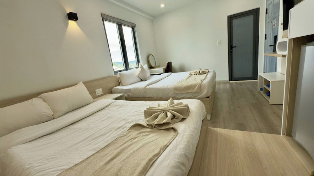 غرفة ديلوكس رباعية بسريرين كوين، Hoang Thang Hotel 2/3