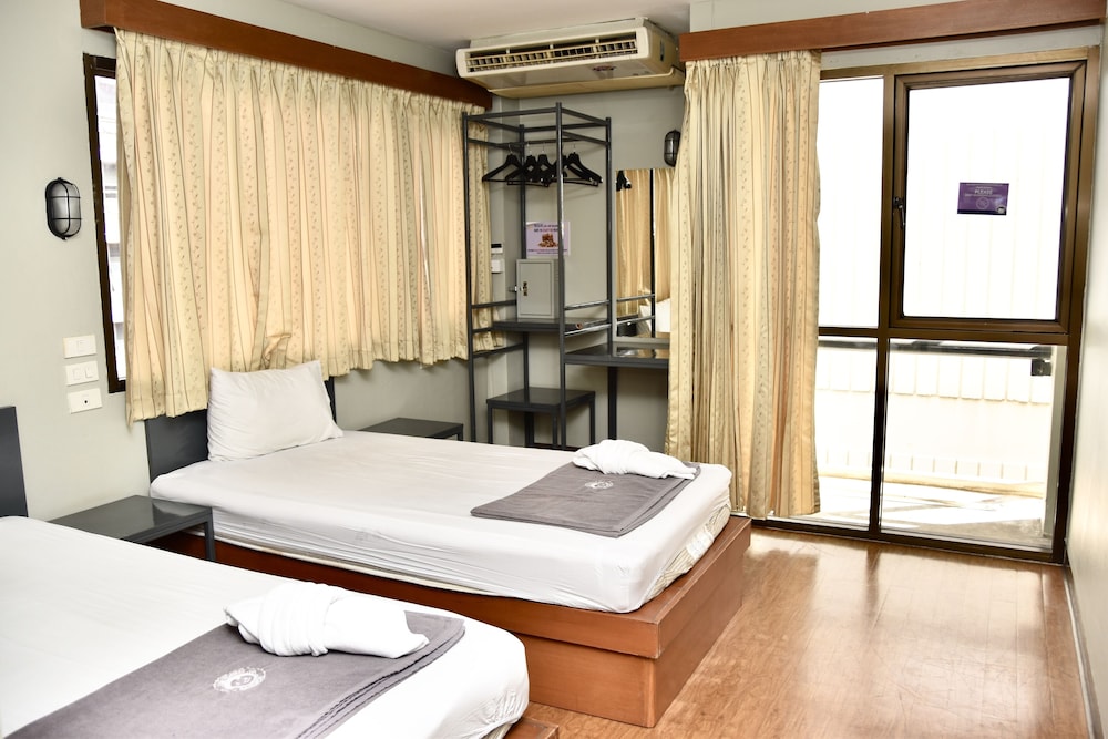 Bhiman Inn 13/51