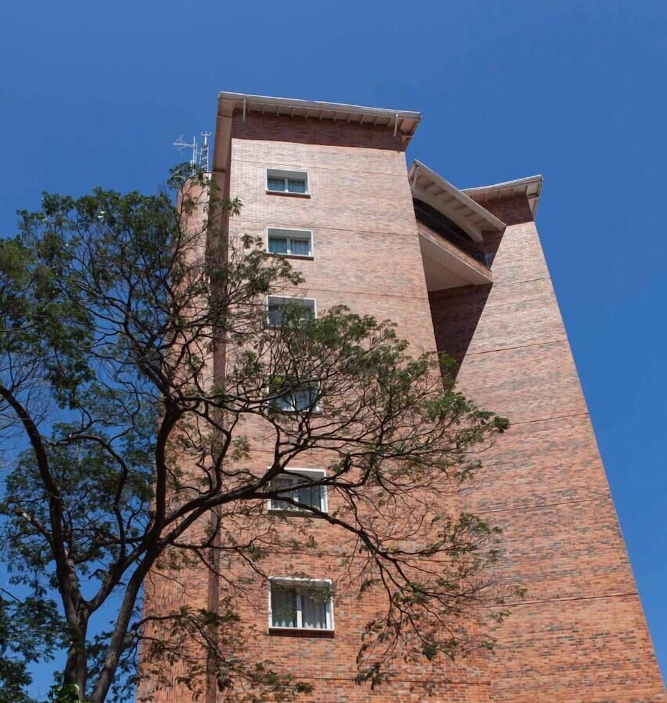 Hotel Jaguary 9/64