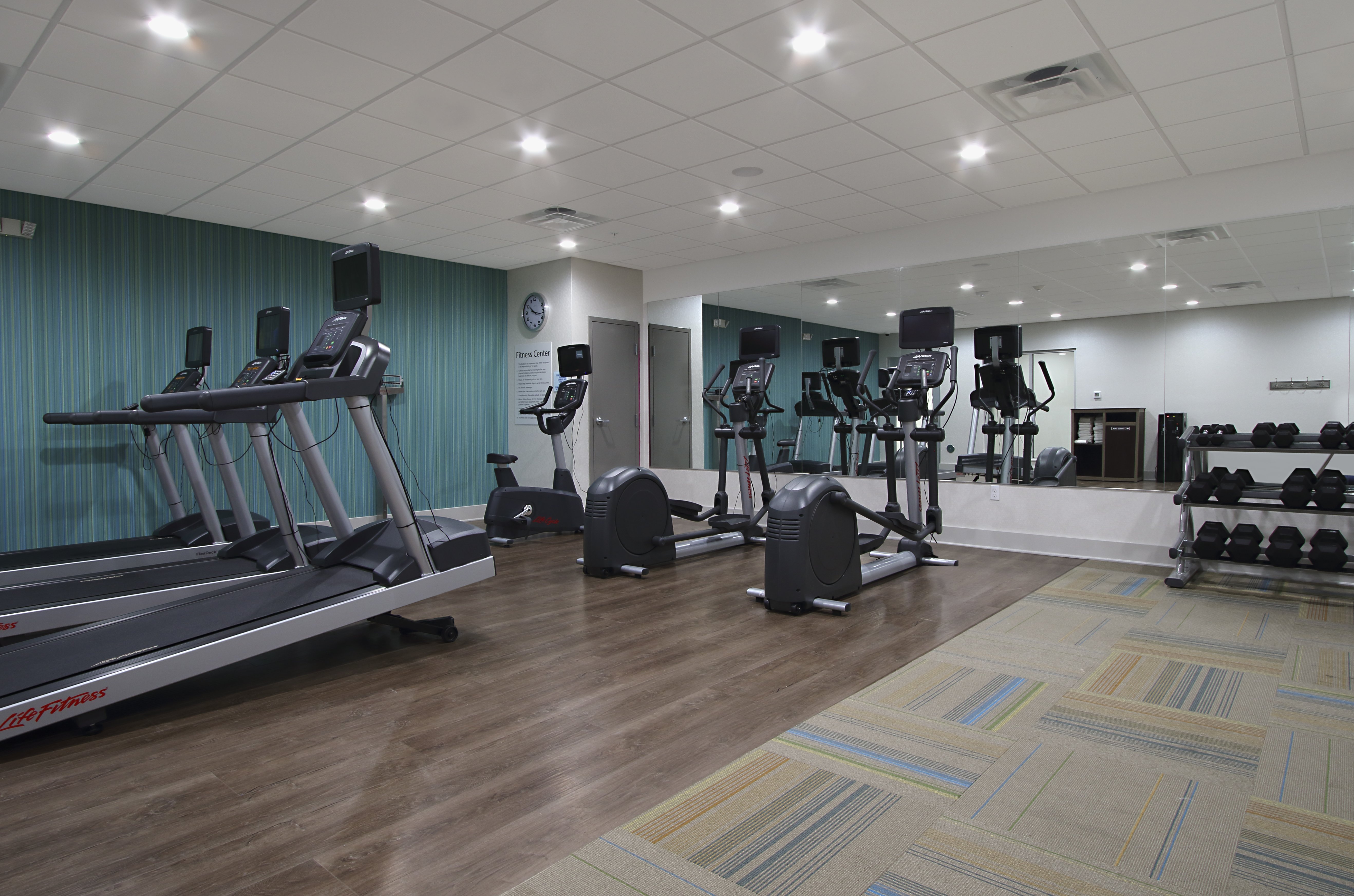 Holiday Inn Express & Suites Lake Charles South Casino Area 28/55