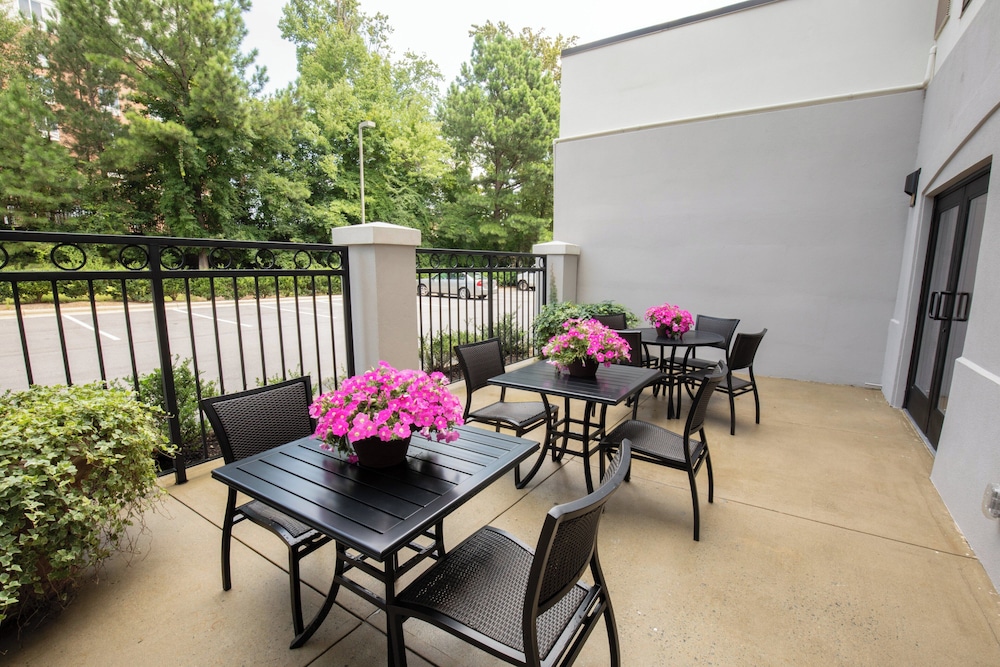 Holiday Inn Hotel And Suites Raleigh Cary I 40 Walnut St 47/68