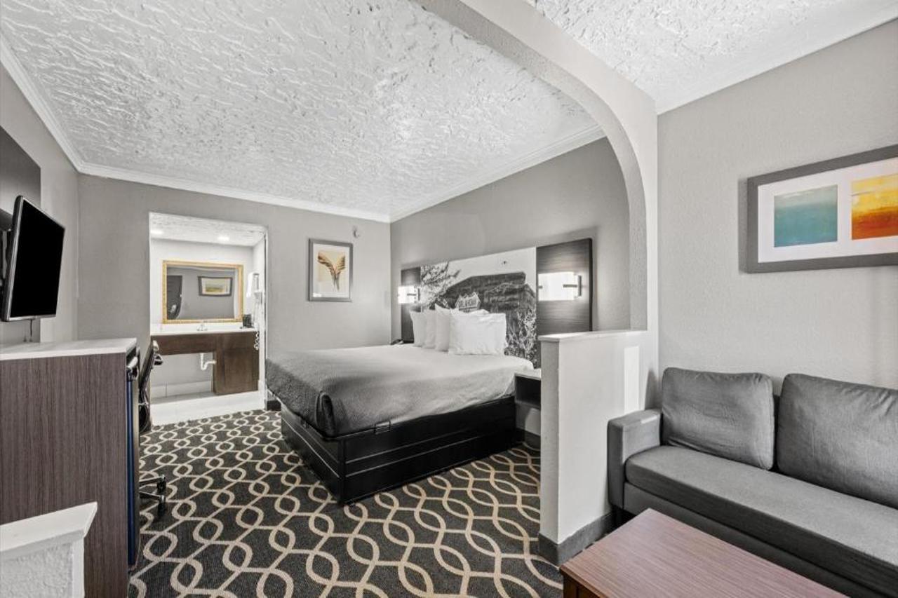 Super 8 by Wyndham Norman West 4/16