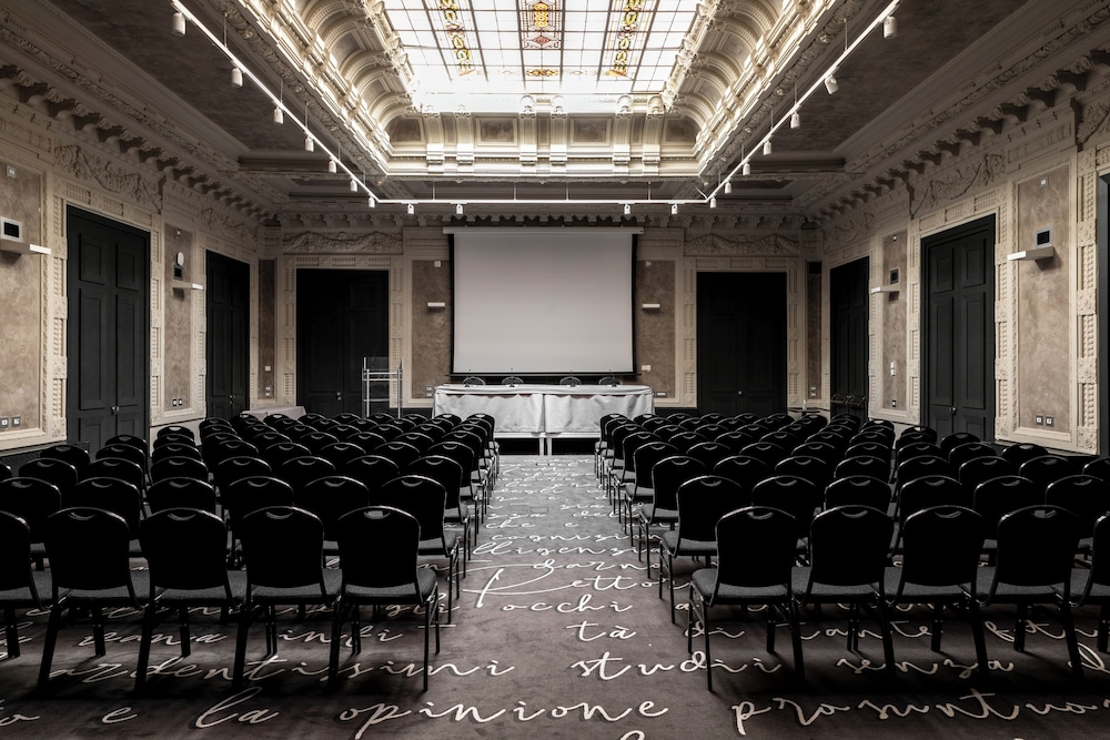 Grand Baglioni Hotel 69/77
