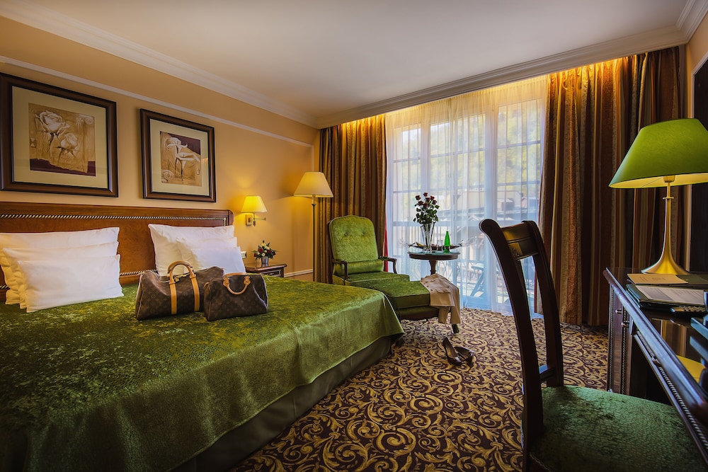 CARLSBAD PLAZA Medical Spa and Wellness hotel 20/55