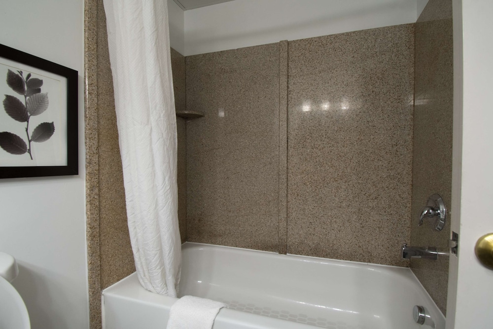Country Inn and Suites By Radisson Augusta At I-20 GA 13/38