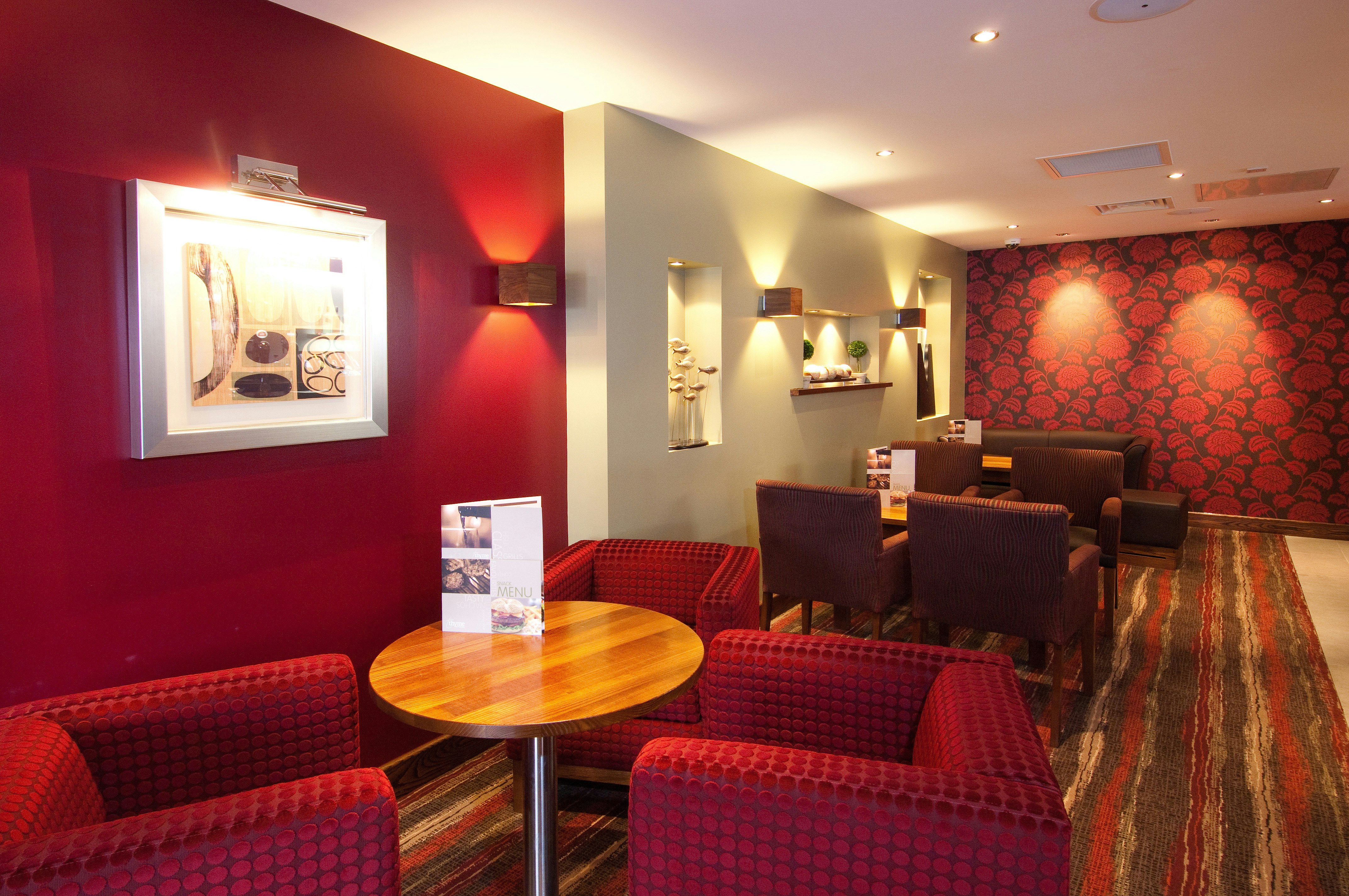 Premier Inn Sunbury (Kempton Park) 19/33