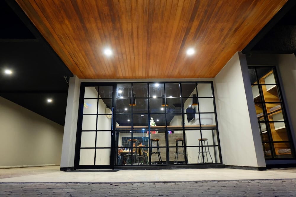 Livinn Hostel City Center Surabaya 14/21