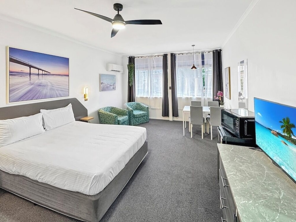 Golden Sands Motor Inn 6/45