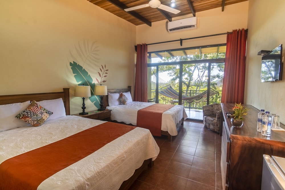 Superior, 1 King or 2 Queen Beds, Mountain View
