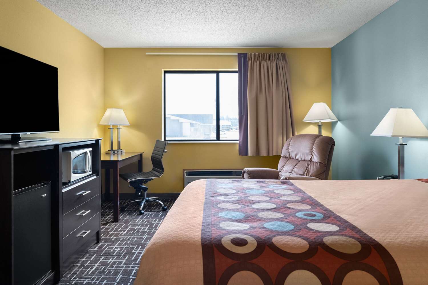 Super 8 by Wyndham Dyersville near Field of Dreams 32/36