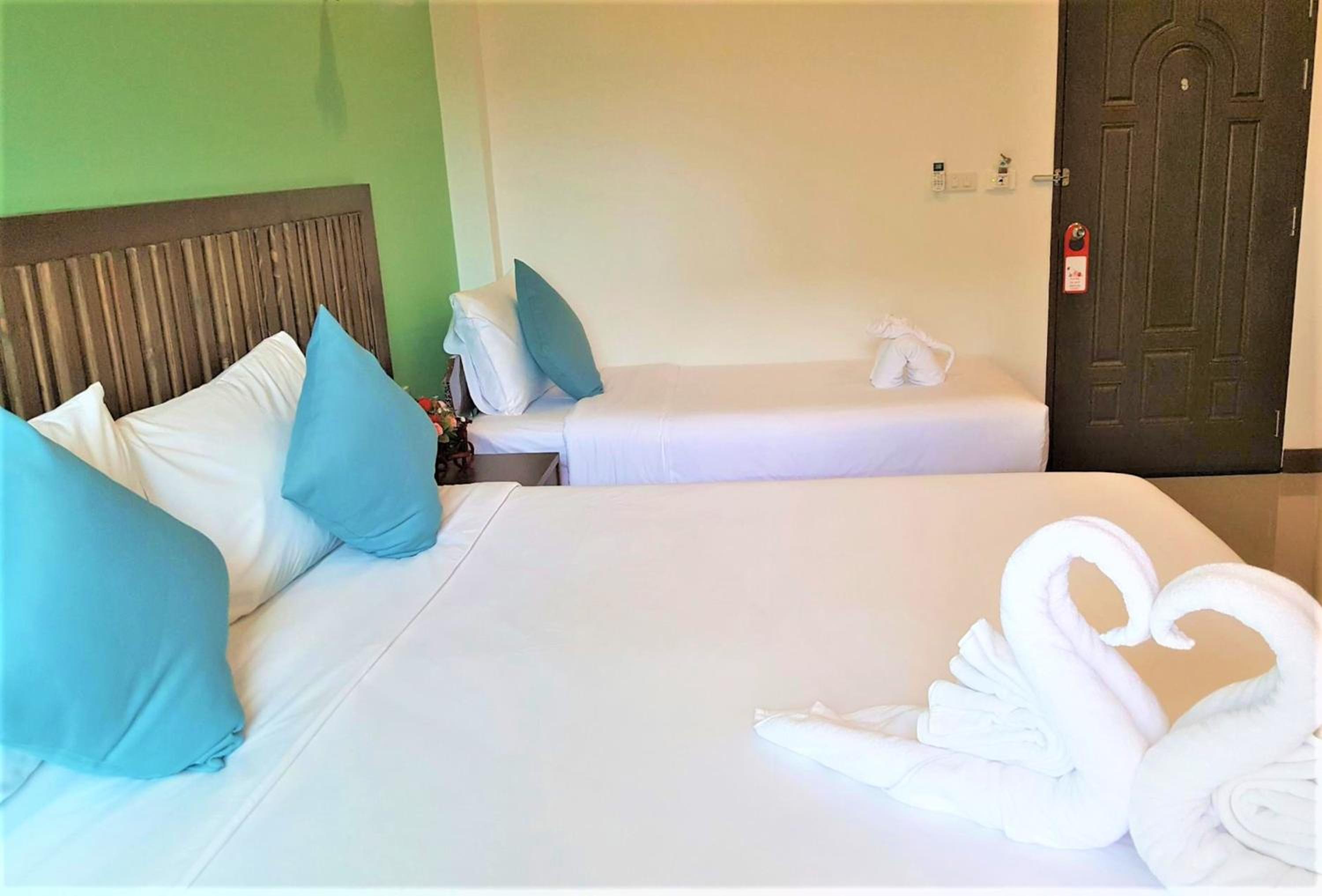Room, Triple