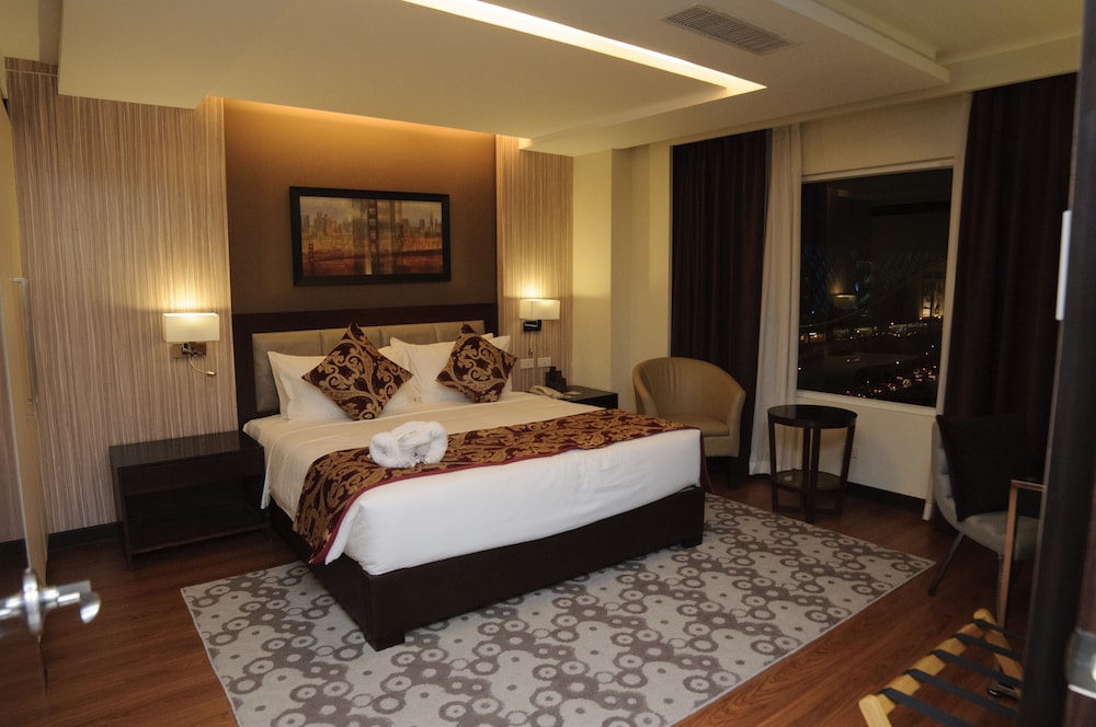 Brentwood Suites 10/38