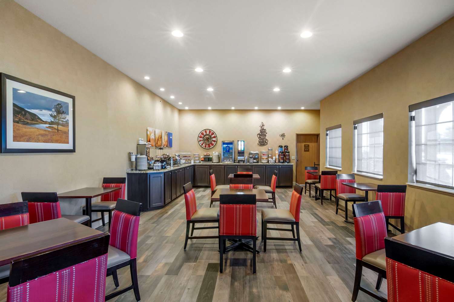 Comfort Inn & Suites Macon, MO 12/17