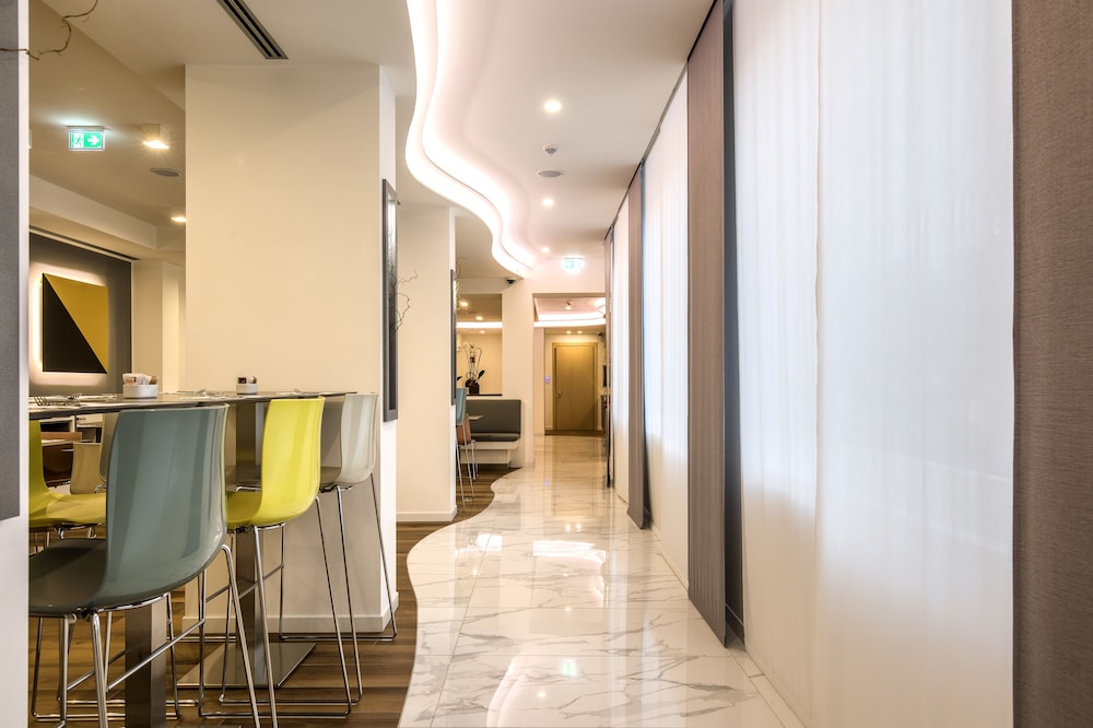 43 Station Hotel 51/61