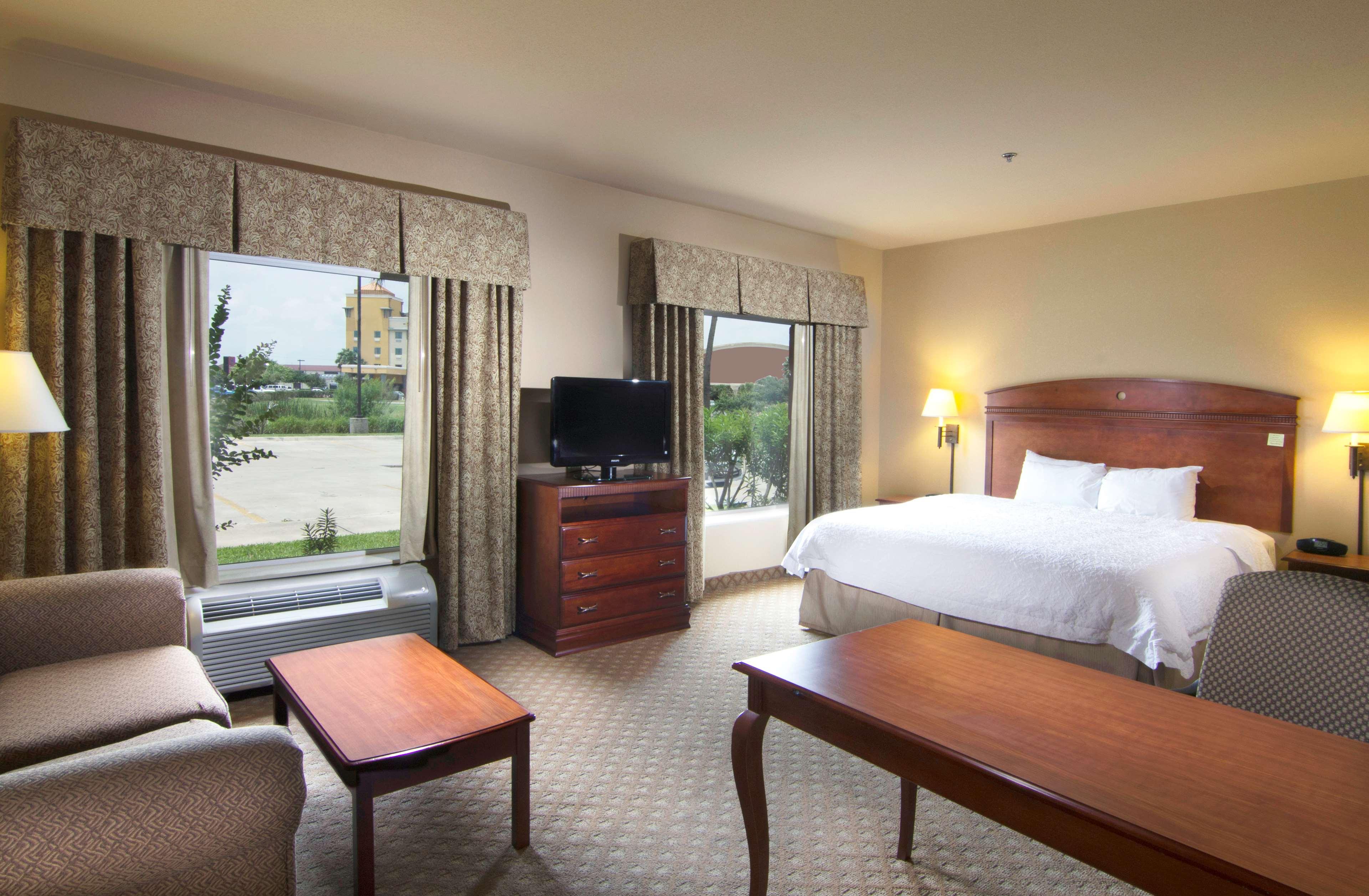 STUDIO, SUITE, KING BED