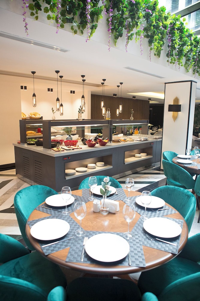 Emen S Hotel 33/48