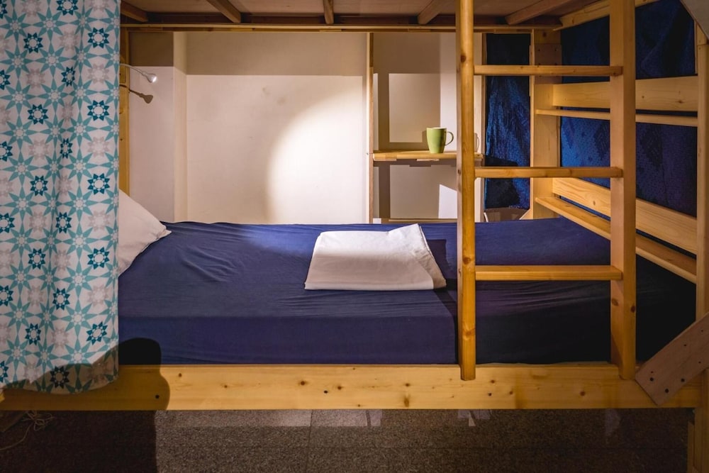 Fish Hostel 17/50