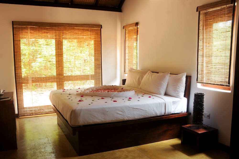 ROOM, DOUBLE BED