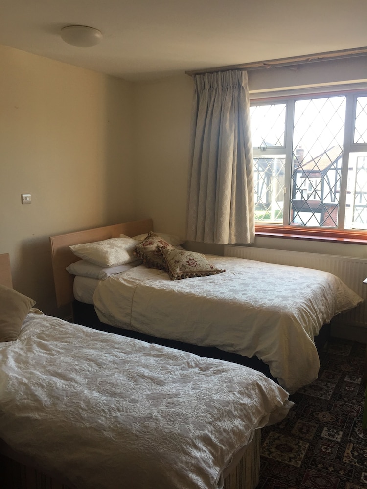 Edgware Bed and Breakfast 6/34