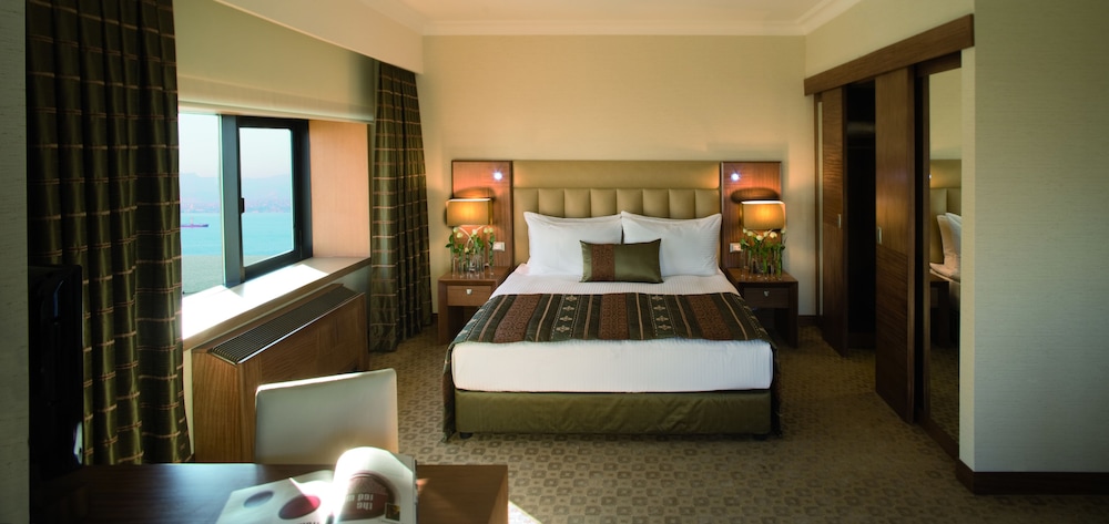 SENIOR, SUITE, KING BED