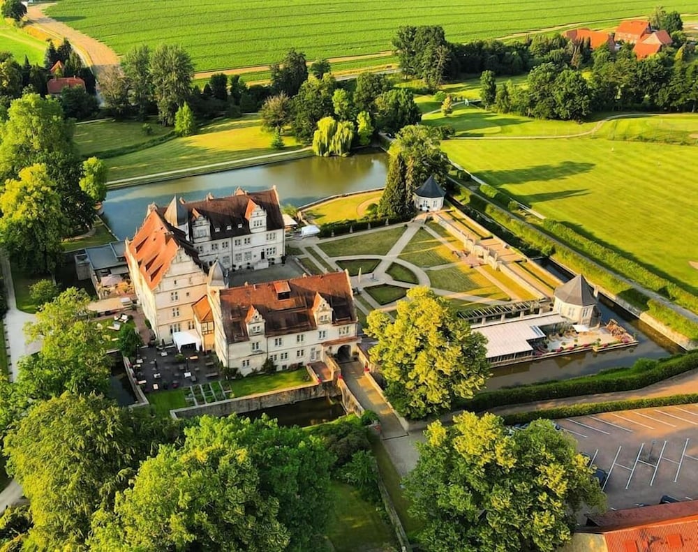 Schlosshotel Munchhausen 43/50