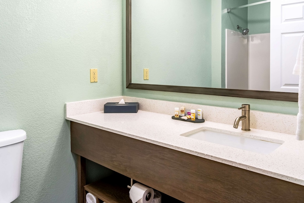 La Quinta Inn Suites By Wyndham Newport 17/40