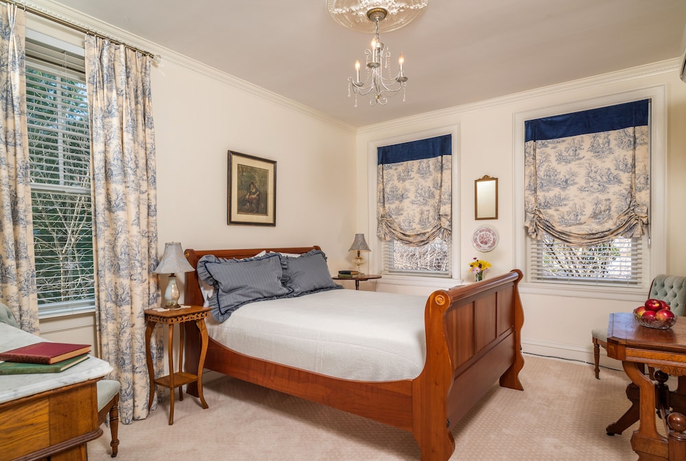 CITY, FRENCH BED