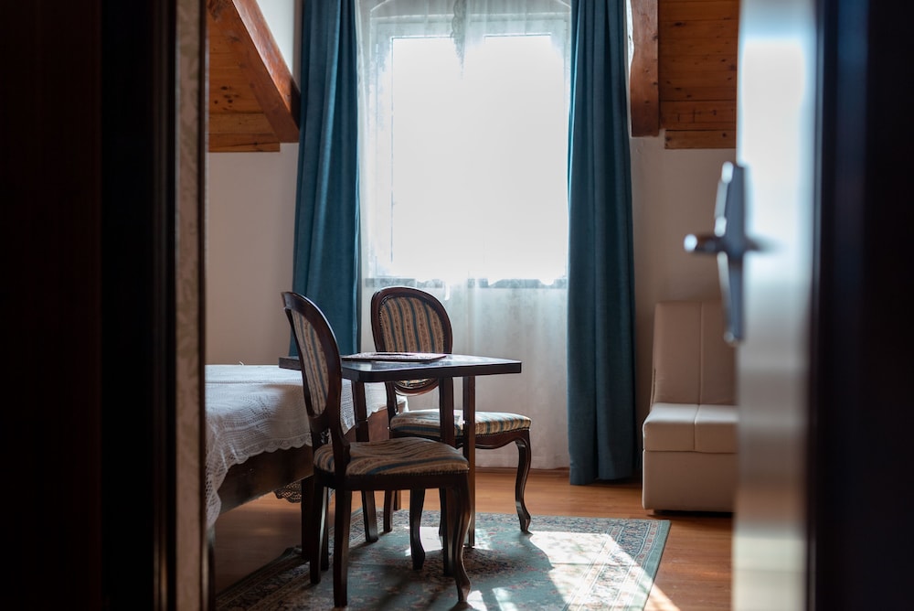 Hotel Pasike 48/77