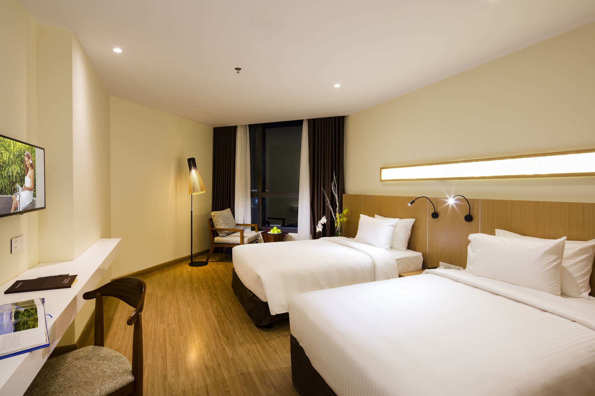 DELUXE, TWIN BEDS, PARTIAL SEA VIEW
