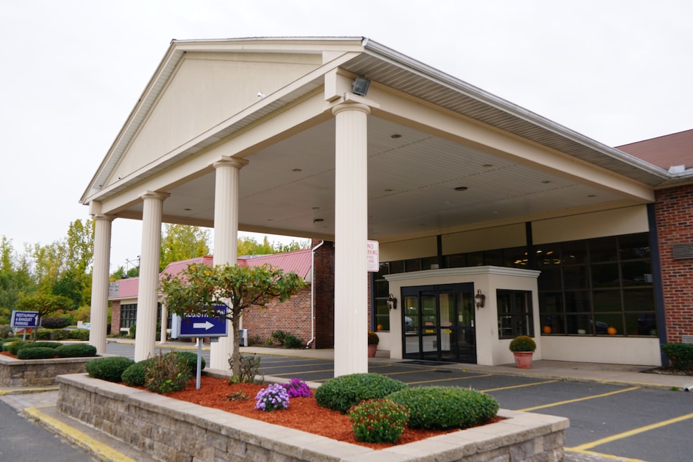 Rodeway Inn & Suites East Windsor CT 3/44