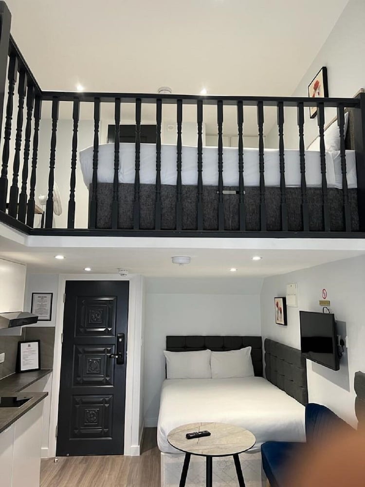 HYDE PARK SUITES 4/55
