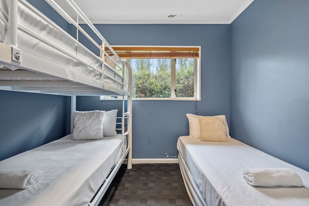 4 Bedrooms, House, 1 Queen and 2 Bunk Beds, 3 Beds
