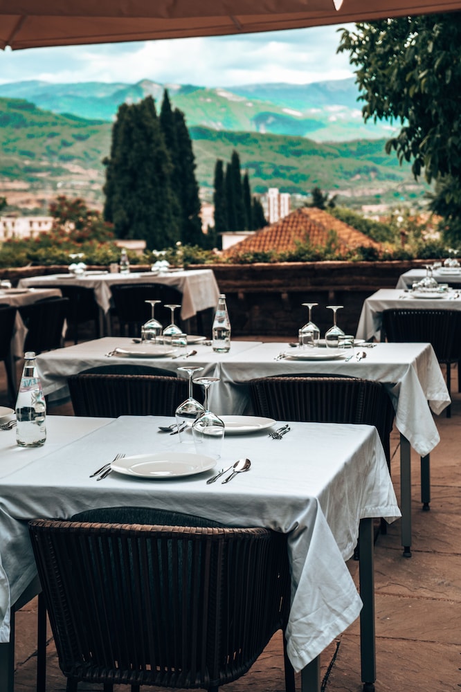 Villa Permet (Hotel & Restaurant) 28/33