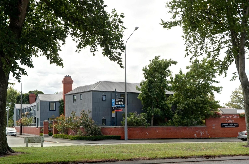 Country Glen Lodge 62/69