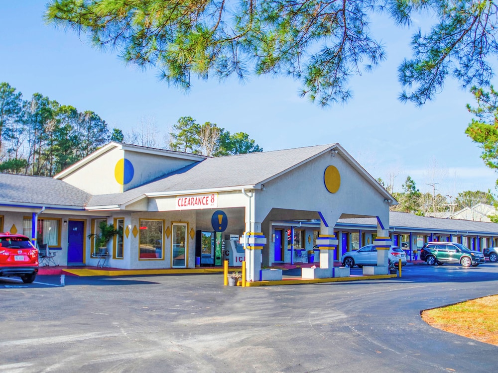 Sportsman Inn by OYO US Hwy-64 35/42