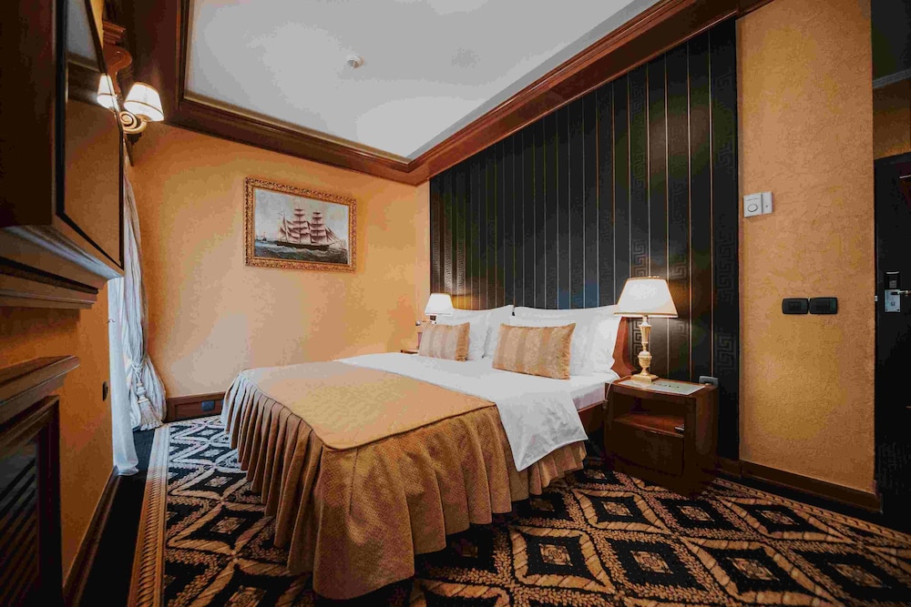 Historic Boutique Hotel Cattaro 16/60