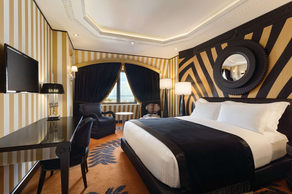 Wyndham Grand Istanbul Kalamis Marina 8/40