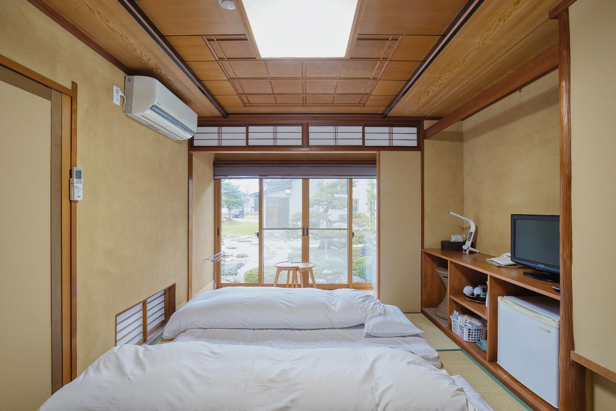 Japanese, Tatami, Smoking Type Not Guaranteed