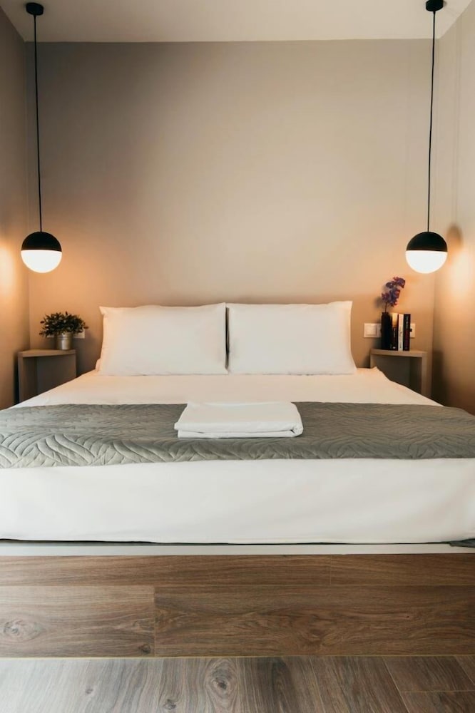 BED in Athens 17/48