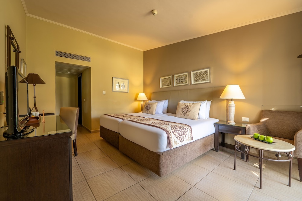 Jaz Fanara Resort and Residence 20/50