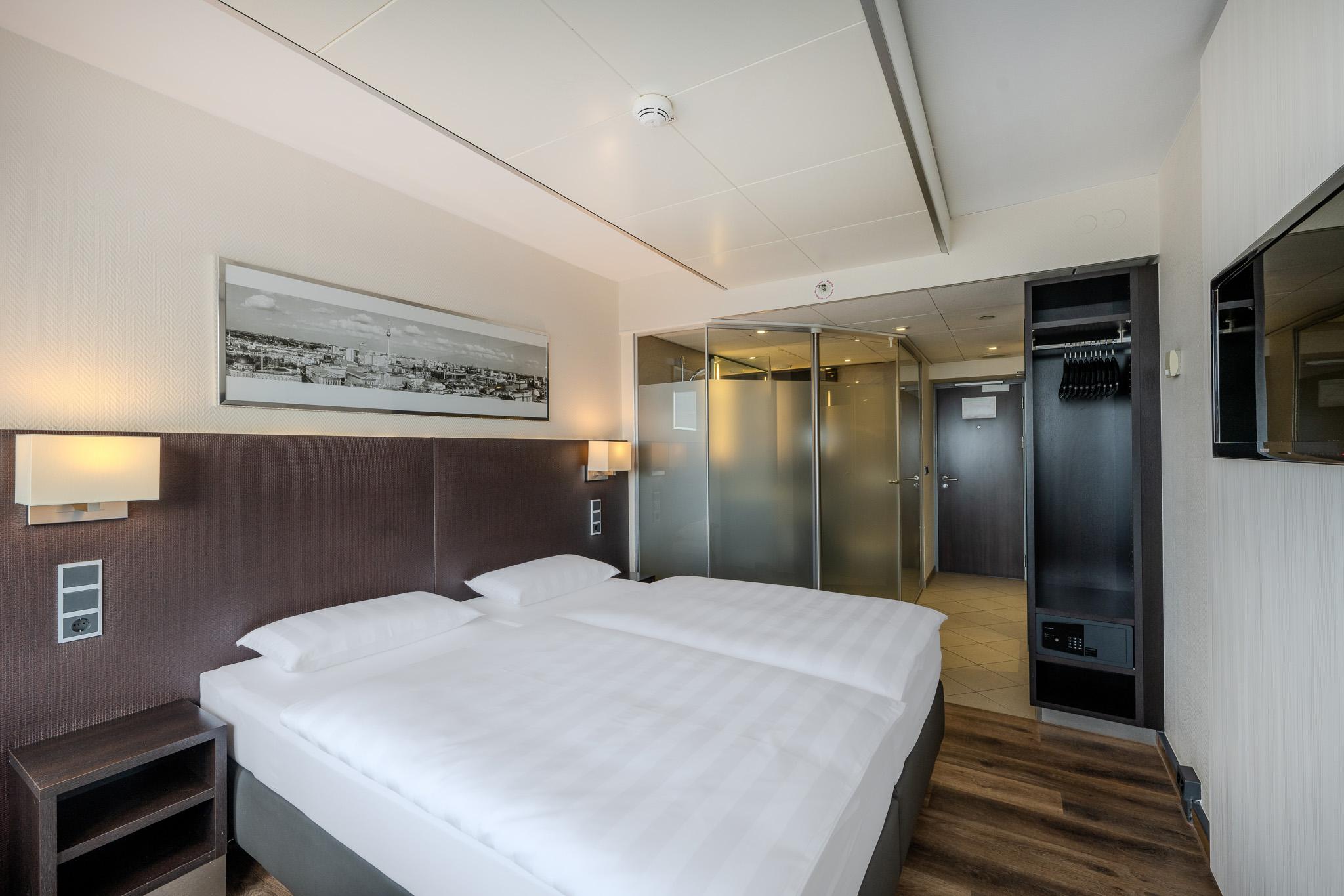 Standard, Single, City View, Park Inn by Radisson Berlin Alexanderplatz 2/2