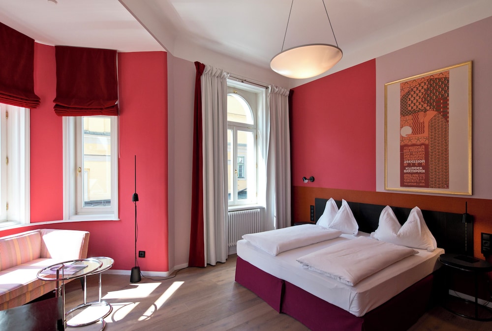 DELUXE, DOUBLE BED, LIVING AREA
