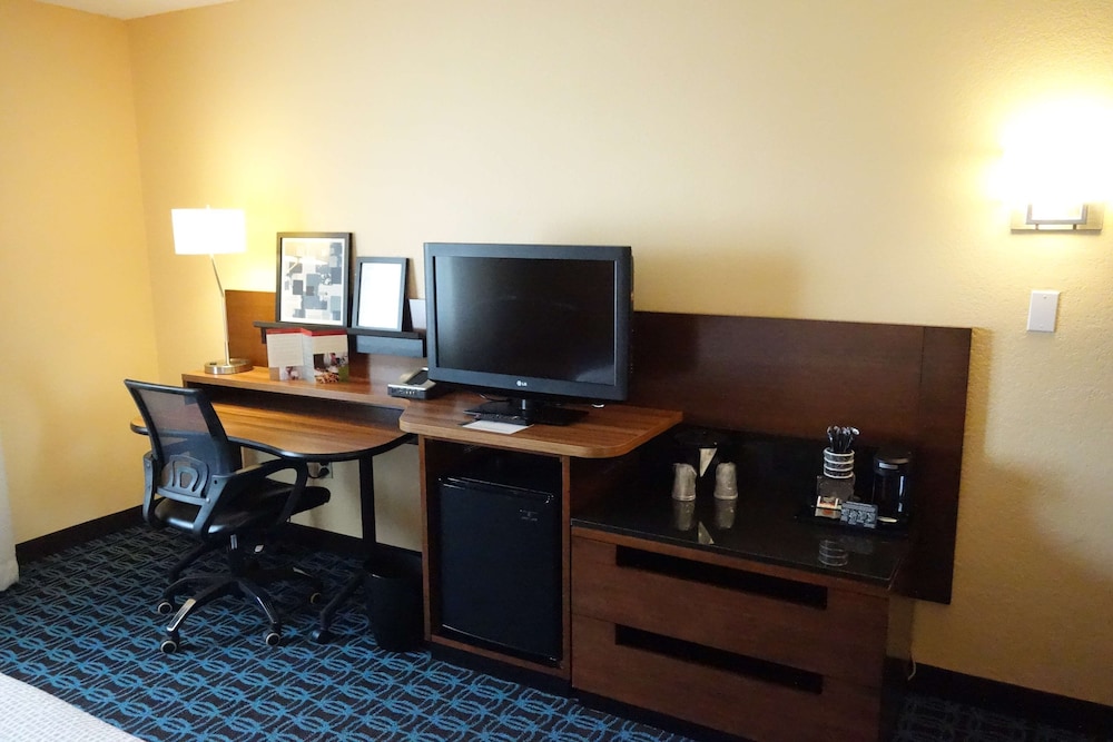 Country Inn & Suites by Radisson, Phoenix Airport, AZ 36/46