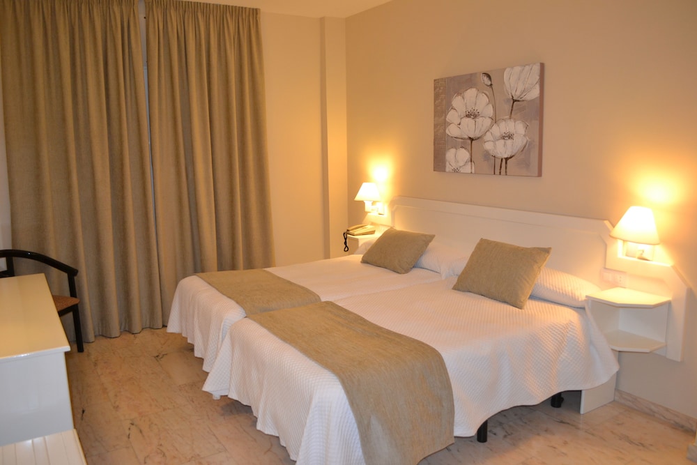 Hotel Ramomar 18/40