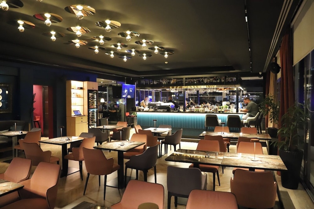 Mondial Hotel Tirana 52/70