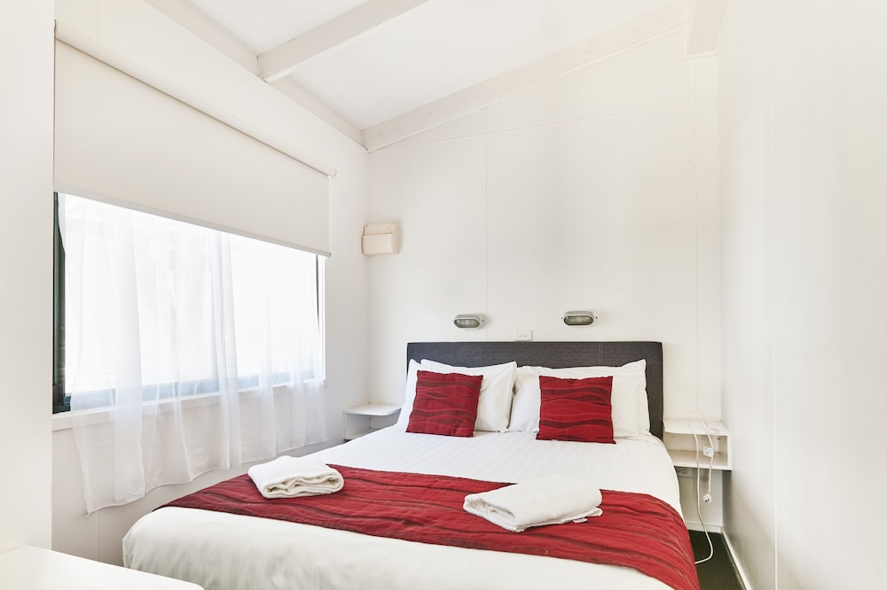 ANGLESEA BEACHFRONT FAMILY CARAVAN PARK 6/50