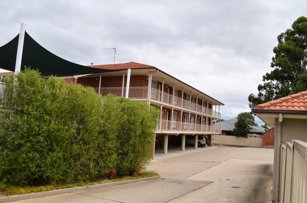 BATHURST MOTOR INN 5/59